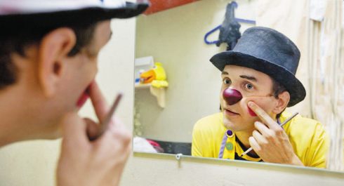 КЛОУН, КОТОРЫЙ ЖИВЕТ В БОЛЬНИЦЕ